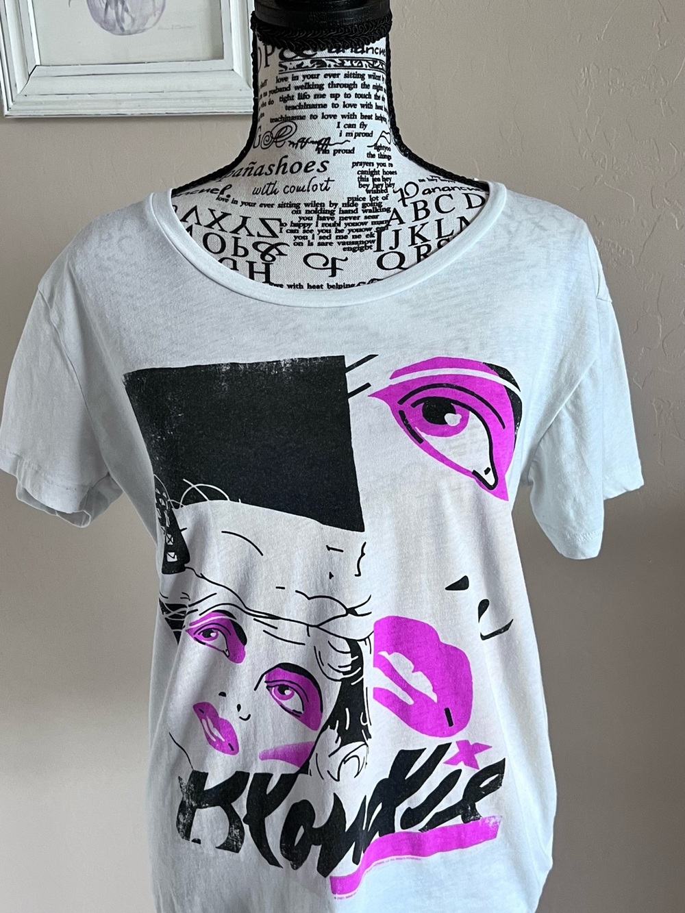 Women’s Cha Sor White Graphic Tee with Pink & Black Pop Art